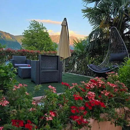 Center With View & Garden Apartman *