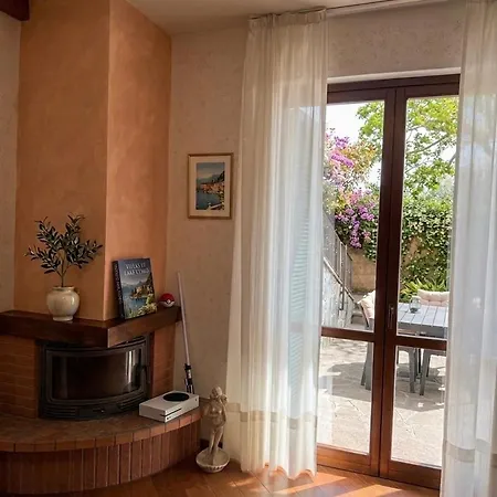 Center With View & Garden Apartman